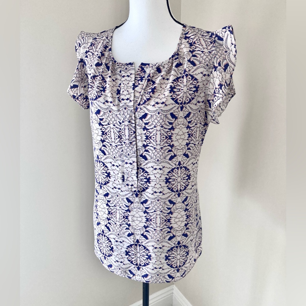 Cabi Stevie Flutter Sleeve Printed Blouse Size M - Picture 6 of 12